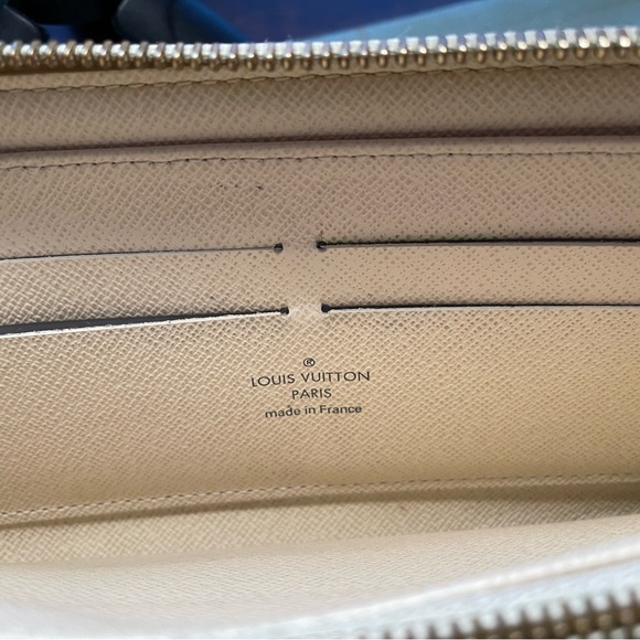 🔥🔥PRICE DROP🔥🔥🔥
LOUIS VUITTON DAMIER AZUR ZIPPY WALLET - Picture 7 of 12
